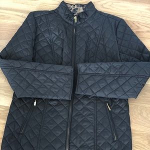 Quilted black jacket.
